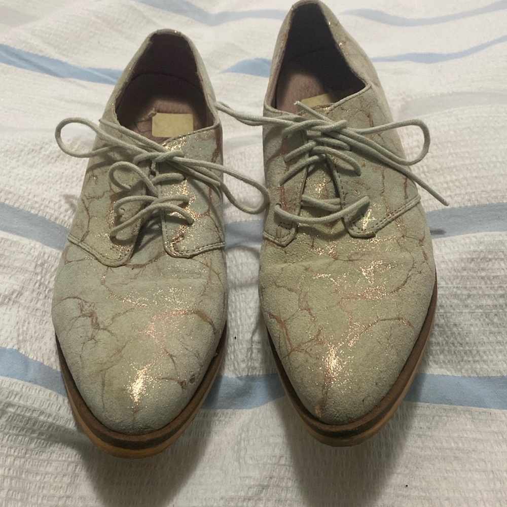 DWRS size 8 suede leather grey and gold lace up shoe. Barely worn